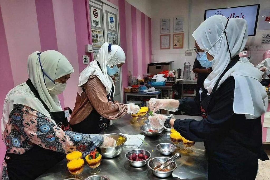 Single breadwinner raises 10 children